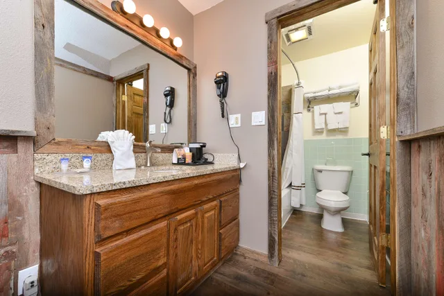 Rustic, King Bed, Accessible، Americas Best Value Inn-Wall 6/7