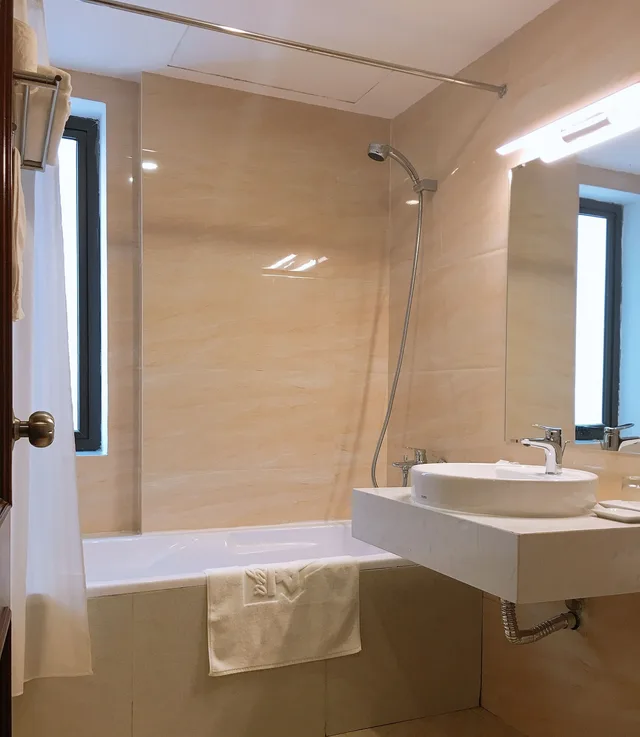 غرفة تنفيذية بسرير كينج، Azumaya Hotel Linh Lang 10/10