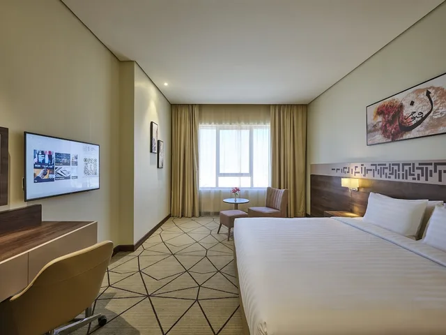 غرفة بسرير كينج لذوي الإعاقة، ورجا هوتيل أل نور(Wirgan Al Noor, Tapestry Collection by Hilton) 1/5