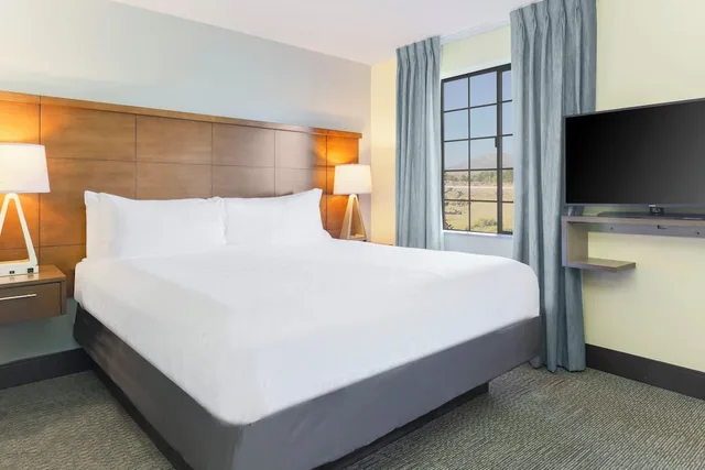جناح استوديو بسرير كينج بمطبخ، Staybridge Suites Reno 1/4