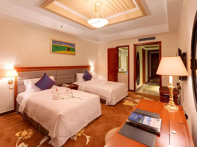 Superior, Twin Beds, Howard Johnson Hawana Resort 1/1