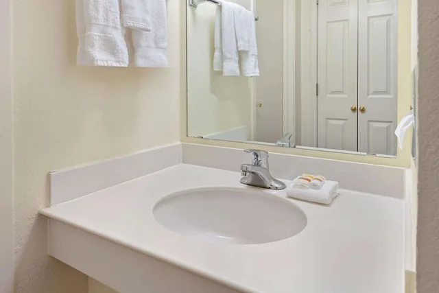 جناح ديلوكس بسرير كينج، La Quinta Inn And Suites By Wyndham Salt Lake City Layton 5/5
