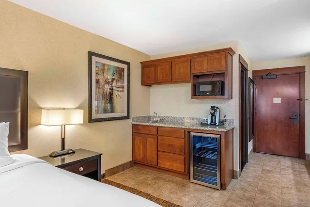 غرفة قياسية كبيرة بسرير كينج، Lloyd Hotel Astoria Bayfront, Ascend Hotel Collection, OR 6/8