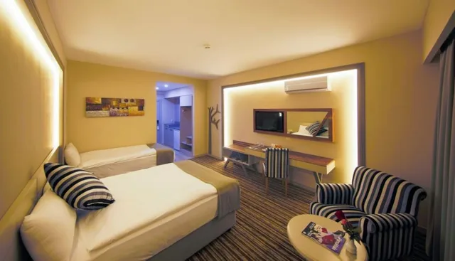 غرفة ديلوكس رباعية بسرير مزدوج، Hierapark Thermal Spa Hotel 1/1