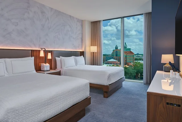 استوديو بسريرين كوين، Walt Disney World Swan Reserve 3/10