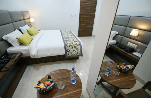 Imperial، Hotel Narayanam 1/1