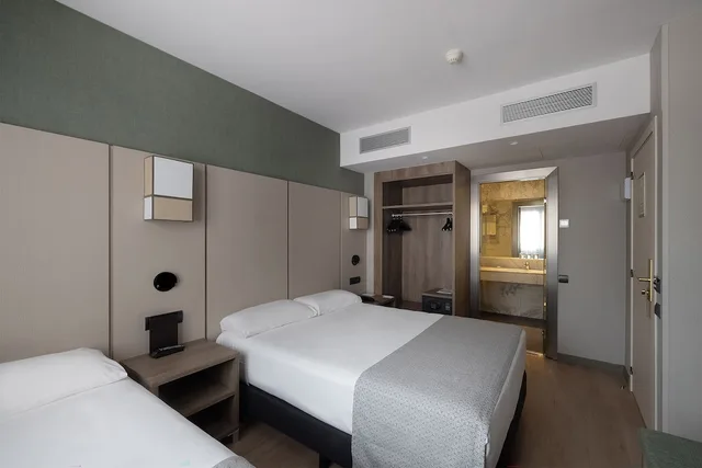 غرفة ثلاثية بسرير مزدوج وسرير فردي، Catalonia Albeniz Hotel 3/7
