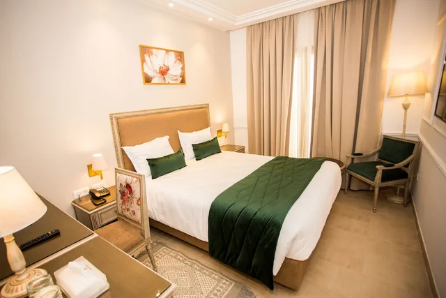 Economy, Twin Beds, Palais Royal 2/5