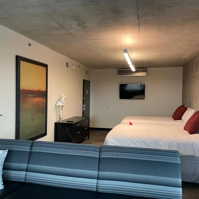 جناح عائلي بسرير كينج، Grand Times Hotel Sherbrooke 4/5