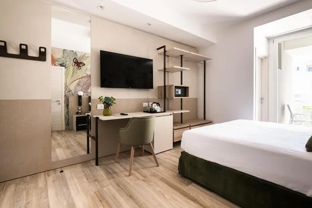 Room, Triple, Life Hotel 3/10