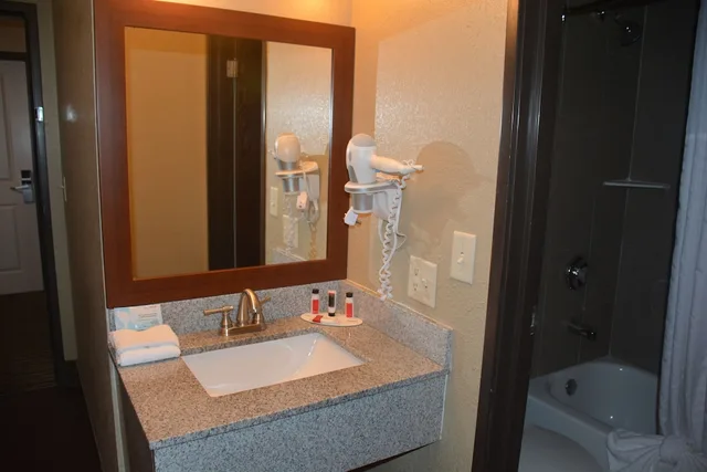 غرفة بسرير كينج، Super 8 by Wyndham Altoona 3/4