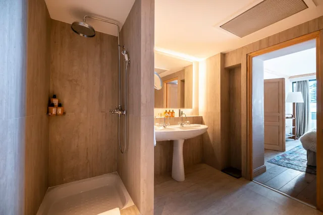 جناح بشرفة، ALPES HOTEL PRALONG 6/7