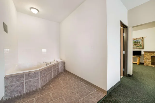 جناح بسرير كينج، Knights Inn New Florence 2/2