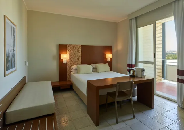 غرفة بسرير مزدوج أو سريرين منفصلين، Serena Majestic Hotel Residence 2/4