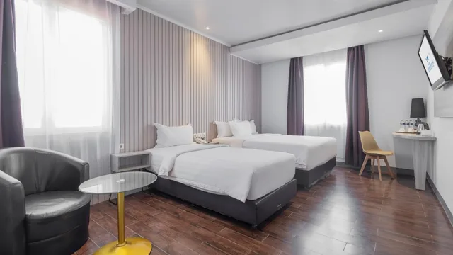غرفة عائلية بسرير كوين وسرير فردي، Continent Centrepoint Panakkukang Makassar 1/1