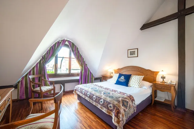 غرفة كلاسيكية بسرير كوين، Euroresidence 5/9