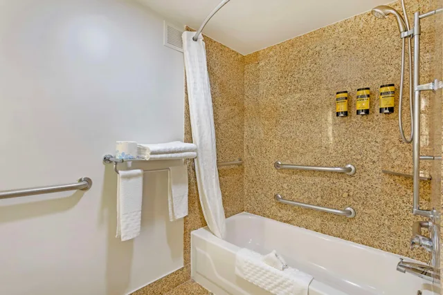 غرفة لذوي الإعاقة، Best Western Plus Sugar Land-Stafford 6/6
