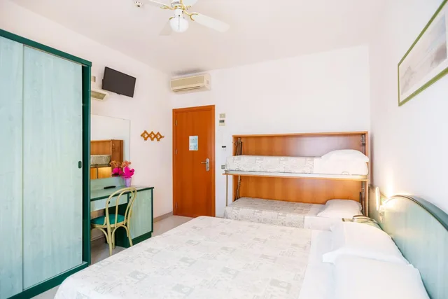 غرفة رباعية، Hotel Astor 4/10