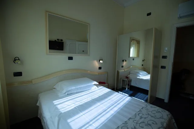 غرفة مفردة، Hotel London 2/10