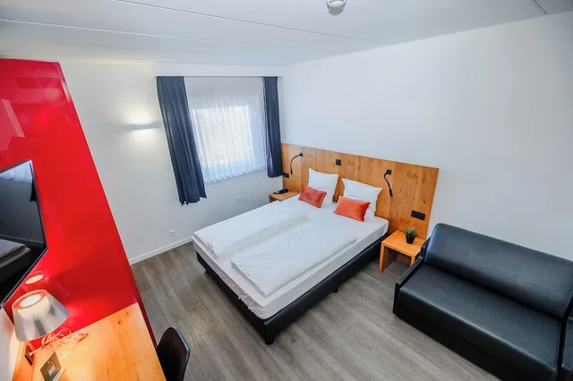 غرفة كومفورت ثلاثية بسرير مزدوج مع أريكة، Hotel Corsendonk Viane 2/8