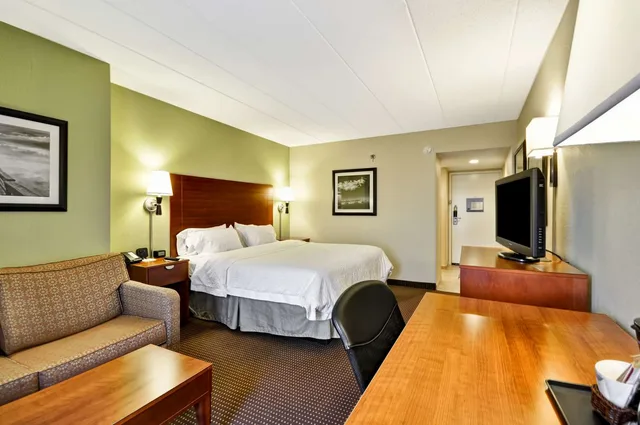 Study, King Bed, Sofa، Hampton Inn Chicago/Gurnee 3/6