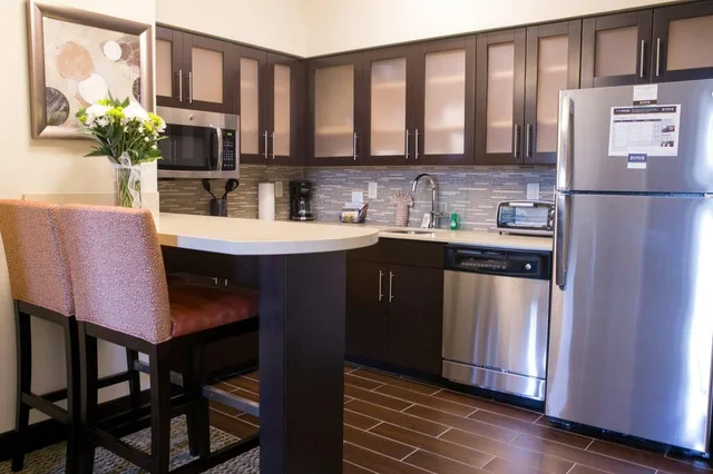 جناح بسرير كينج وسريرين كوين بغرفتي نوم لذوي الإعاقة، Staybridge Suites Austin North Parmer Lane 1/1