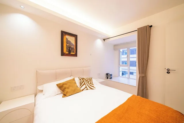 2 Bedrooms, Senior, Apartment, 1 Queen and 1 Double Bed, Book and Bed-People's Square 1/8
