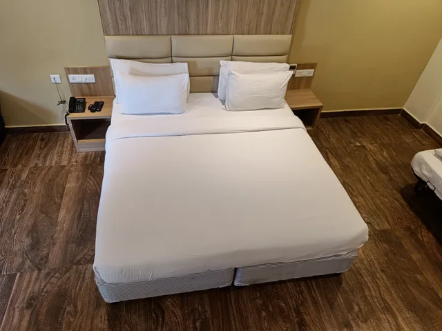 Super, Deluxe، Spree One Resort and Convention 3/3