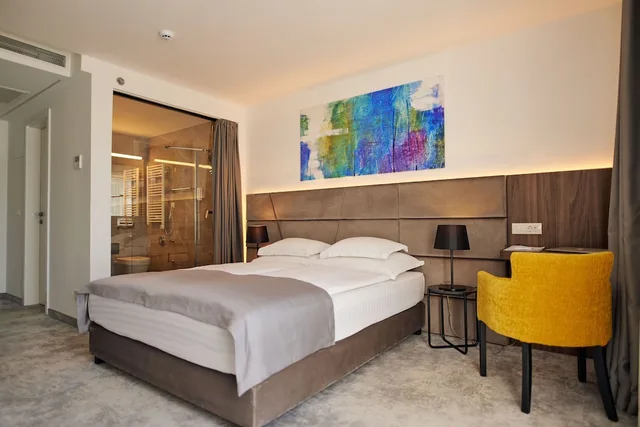 غرفة قياسية بسريرين منفصلين بإطلالة على البحر، Paris Hotel 1/5