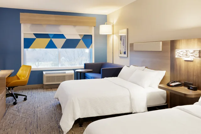 جناح بسريرين، Holiday Inn Express Hotel & Suites Newton 2/2