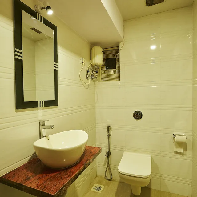 Deluxe, Double Bed, Hotel Alibaba Mumbai 7/10