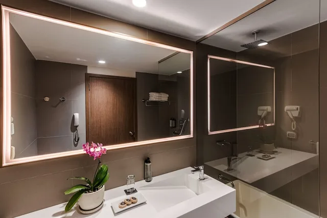 Room, Twin Beds, Accessible, Dazzler By Wyndham Lima San Isidro 4/4