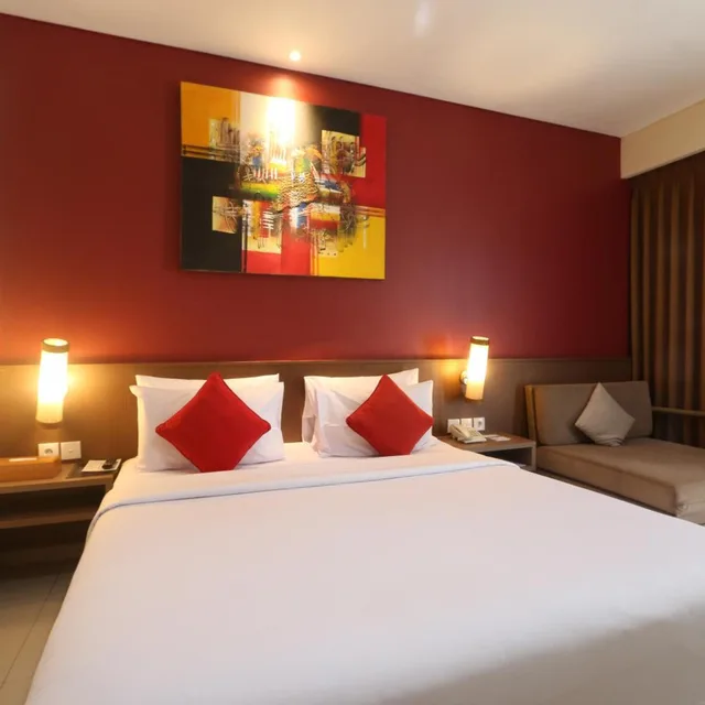 غرفة ديلوكس بسرير مزدوج بإطلالة على المسبح في طابق مرتفع، Grand La Walon Hotel 7/10