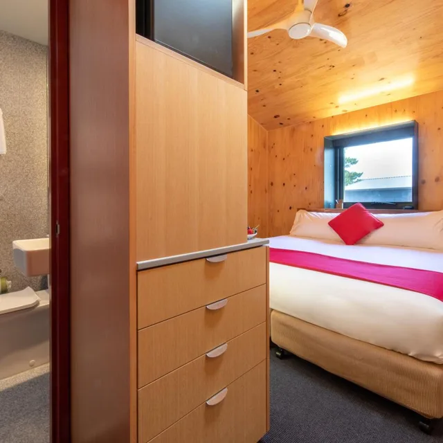 Pod, Iron Creek Bay Estate 3/4