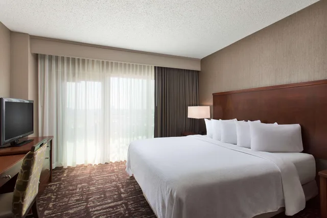 جناح، Embassy Suites by Hilton Dallas Frisco Hotel and Convention Center 1/4