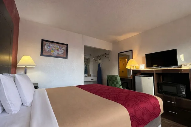 غرفة قياسية بسرير كوين للمدخنين، Econo Lodge Carlisle Central 1/5