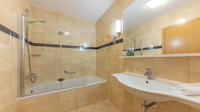غرفة متصلة سوبيريور عائلية بسريرين كينج بشرفة، Family Hotel La Luna – All inclusive 4/6
