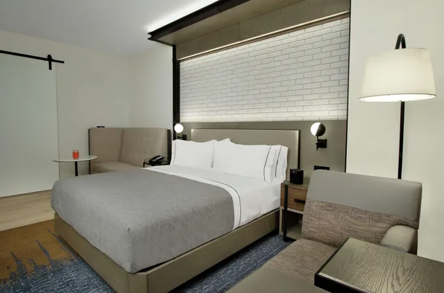 Suite, Accessible, Canopy By Hilton Columbus Downtown Short North 1/2