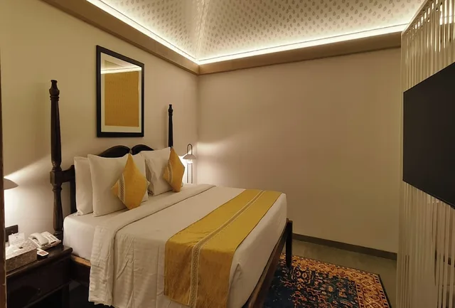 خيمة ملكية بسرير كوين، Fort JadhavGADH - A GADH Heritage Hotel 5/10