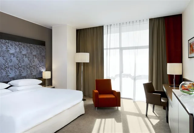 غرفة غراند بسرير مزدوج، Sheraton Milan Malpensa Airport Hotel & Conference Centre 1/2