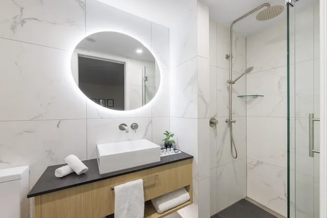 3 Bedrooms, Apartment, Twin Beds, 2 King Beds, Lake Side، Avani Queenstown Hotel 10/10