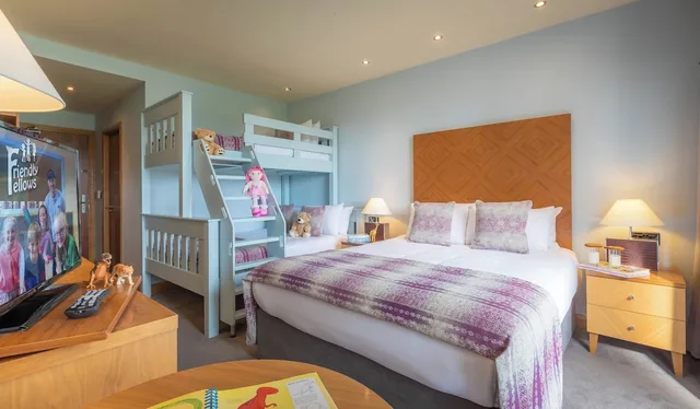 غرفة عائلية بسرير بطابقين وسرير كوين، The Connacht Hotel 1/2