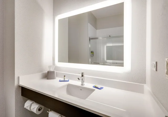 غرفة بسرير كينج، Holiday Inn Express Hotel Suites Cleburne 2/2