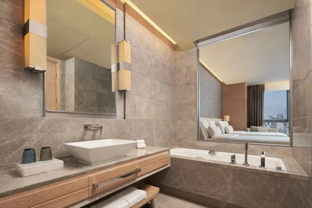 غرفة تنفيذية بريفيليج بسريرين منفصلين بإطلالة على النهر، The Westin Chongqing Liberation Square 6/6