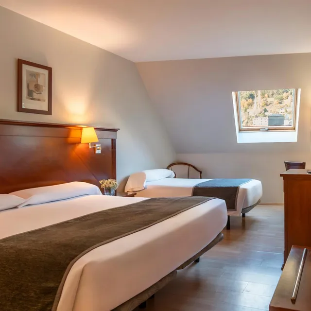 غرفة ثلاثية بسرير فردي، Hesperia Andorra 3/10
