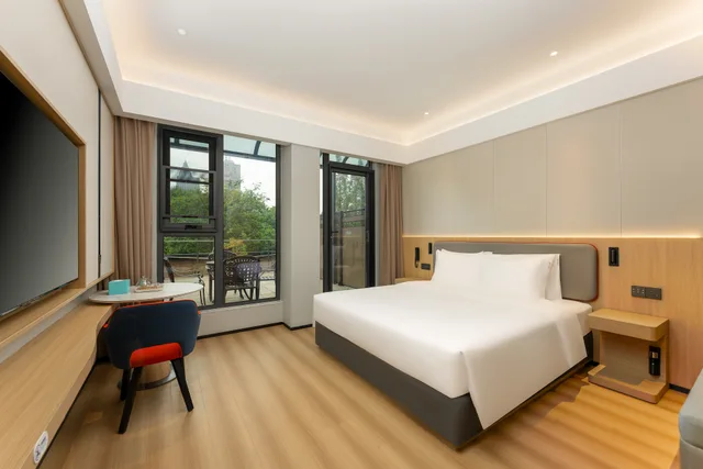 غرفة قياسية بسرير كينج بشرفة، Holiday Inn Express Nanjing Xi'anmen 1/2
