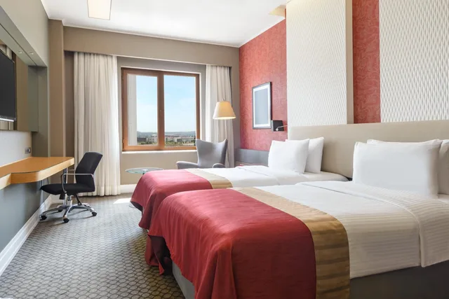 غرفة سوبيريور بسريرين منفصلين بإطلالة على المدينة، Ramada Plaza by Wyndham Eskisehir 2/8