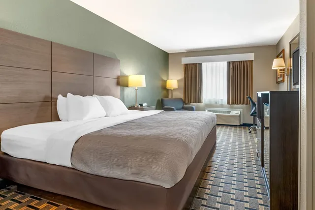 غرفة قياسية بسرير كينج، Quality Inn Mauston I-90 1/10