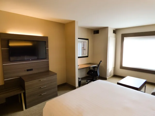 غرفة ديلوكس بسريرين كوين، Holiday Inn Express And Suites Plymouth Ann Arbor Area 2/3