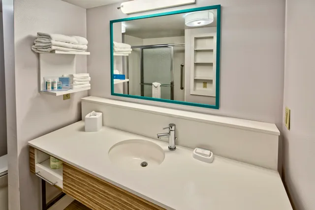 غرفة بسرير كينج، Hampton Inn and Suites Fort Myers Estero FGCU 2/2